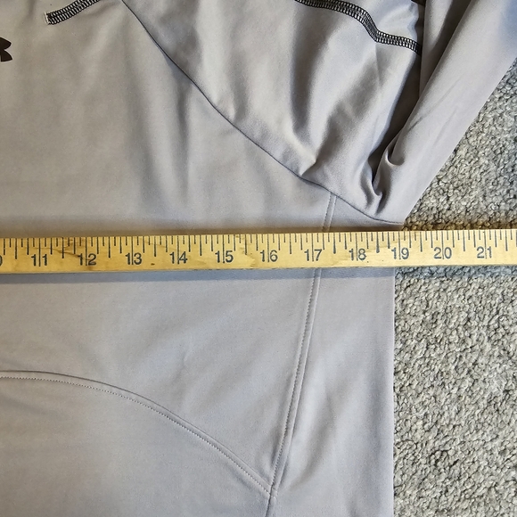 Under Armour Grey Mock Neck Athletic Shirt Ladies Size Small EUC - Picture 4 of 5